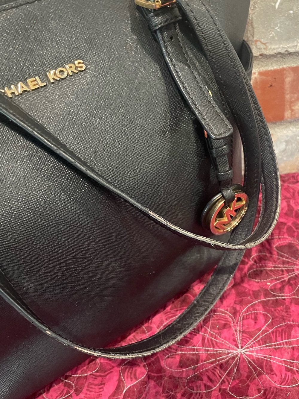 Michael Kors Black Leather Tote with Gold Logo Charm - Picture 7 of 11